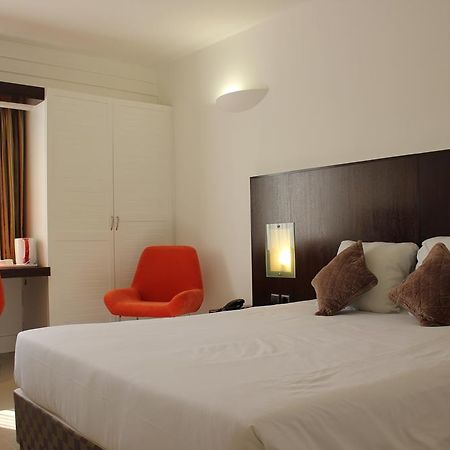 Hotel Le Saint Denis Exteriör bild