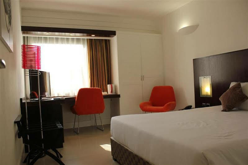 Hotel Le Saint Denis Exteriör bild